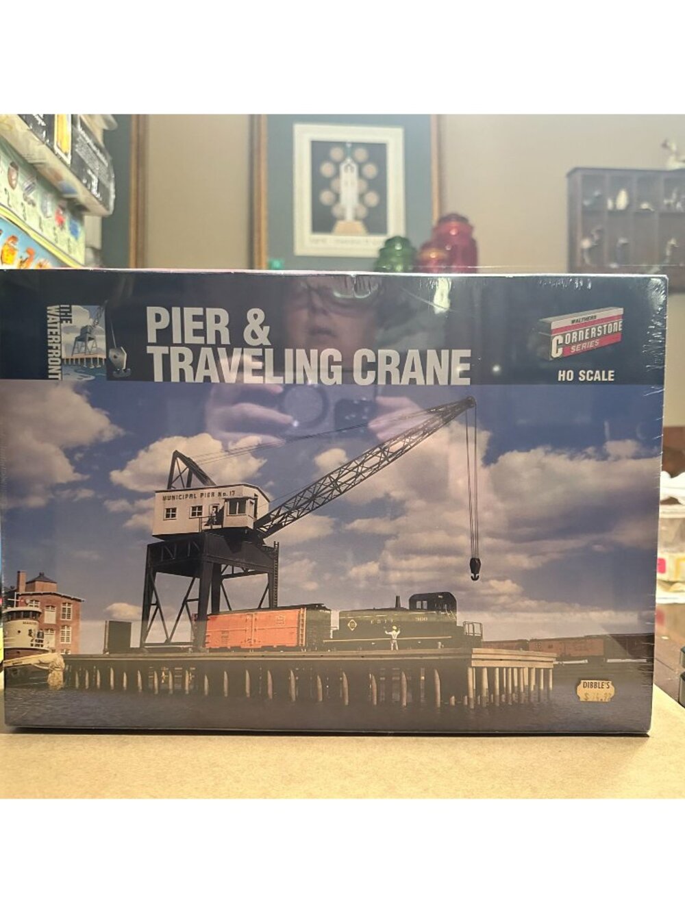 Walthers Cornerstone HO Scale Pier & Traveling Crane Model Kit